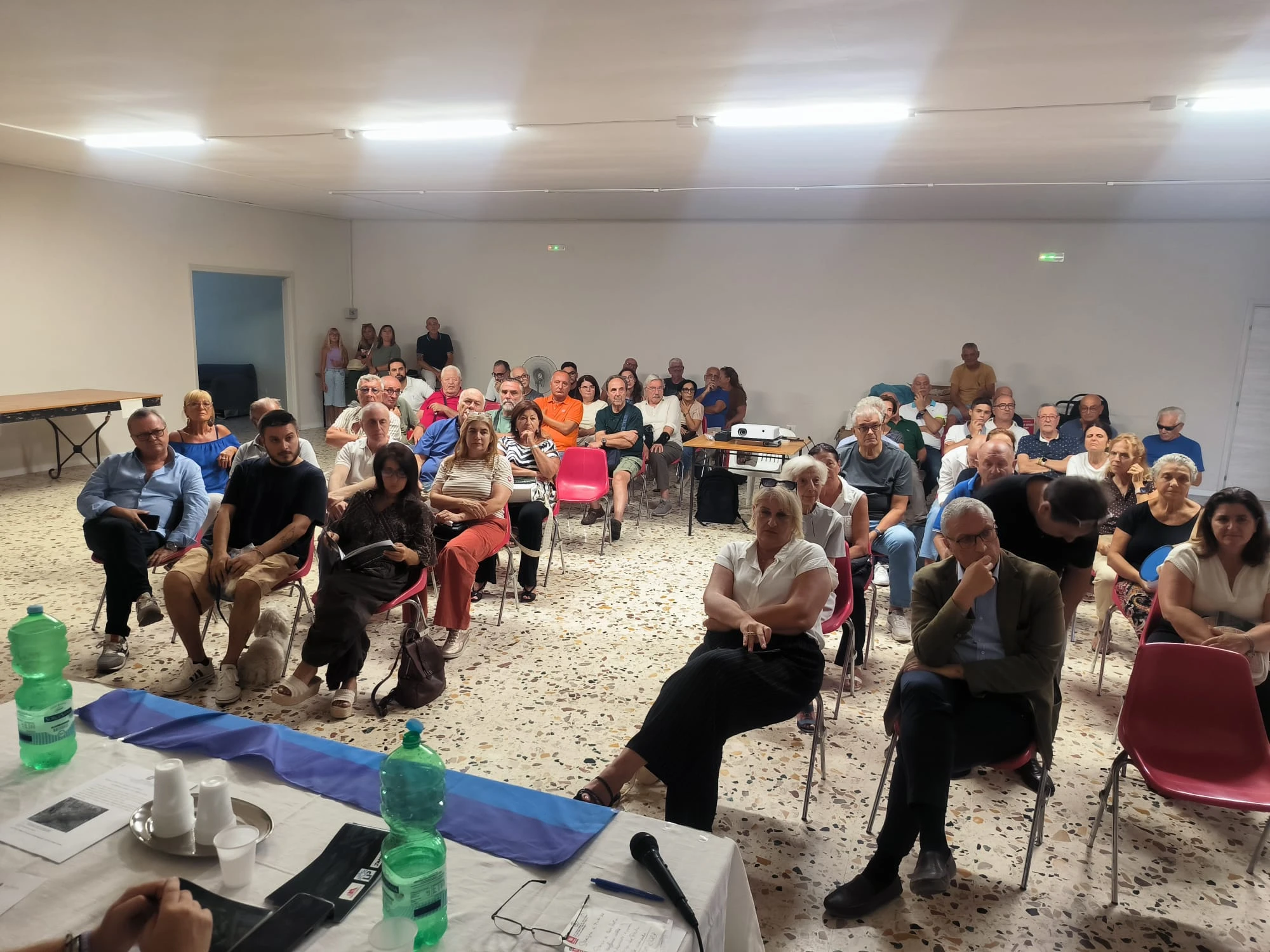 Una importante e partecipata assemblea a cavalleggeri per parlare del parco dello sport